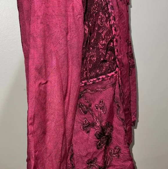 The Pyramid collection wine color bohemian embroidered & detailed tunic 1X - Picture 4 of 6